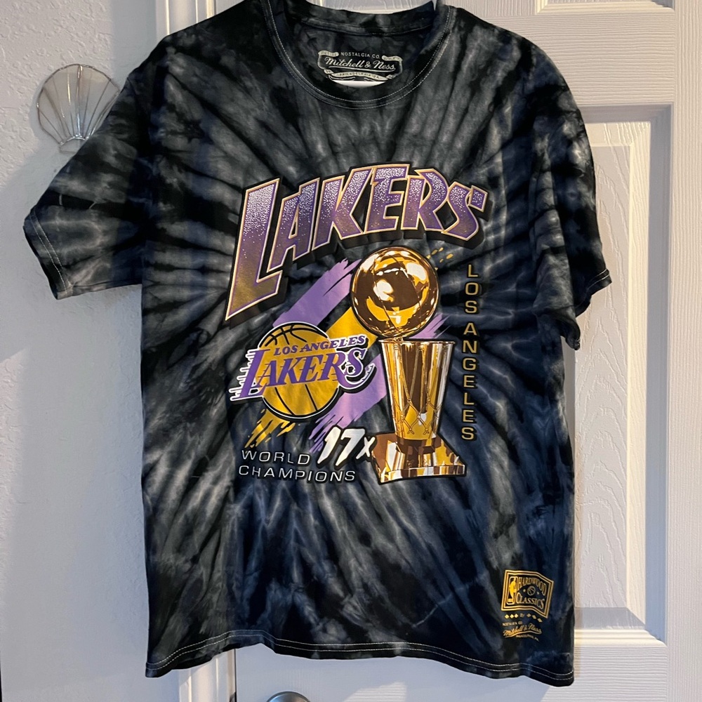 Mitchell & Ness Black lakers T-Shirt